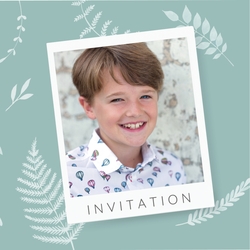 Communion Invitation Aaron   Polaroid avec feuillets sur fond vert Recto